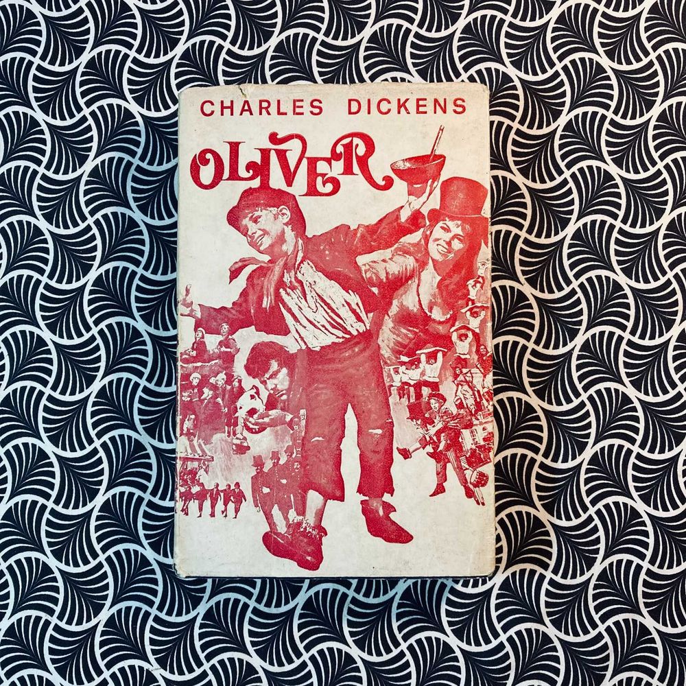 A Estranha História de Oliver Twist - Charles Dickens