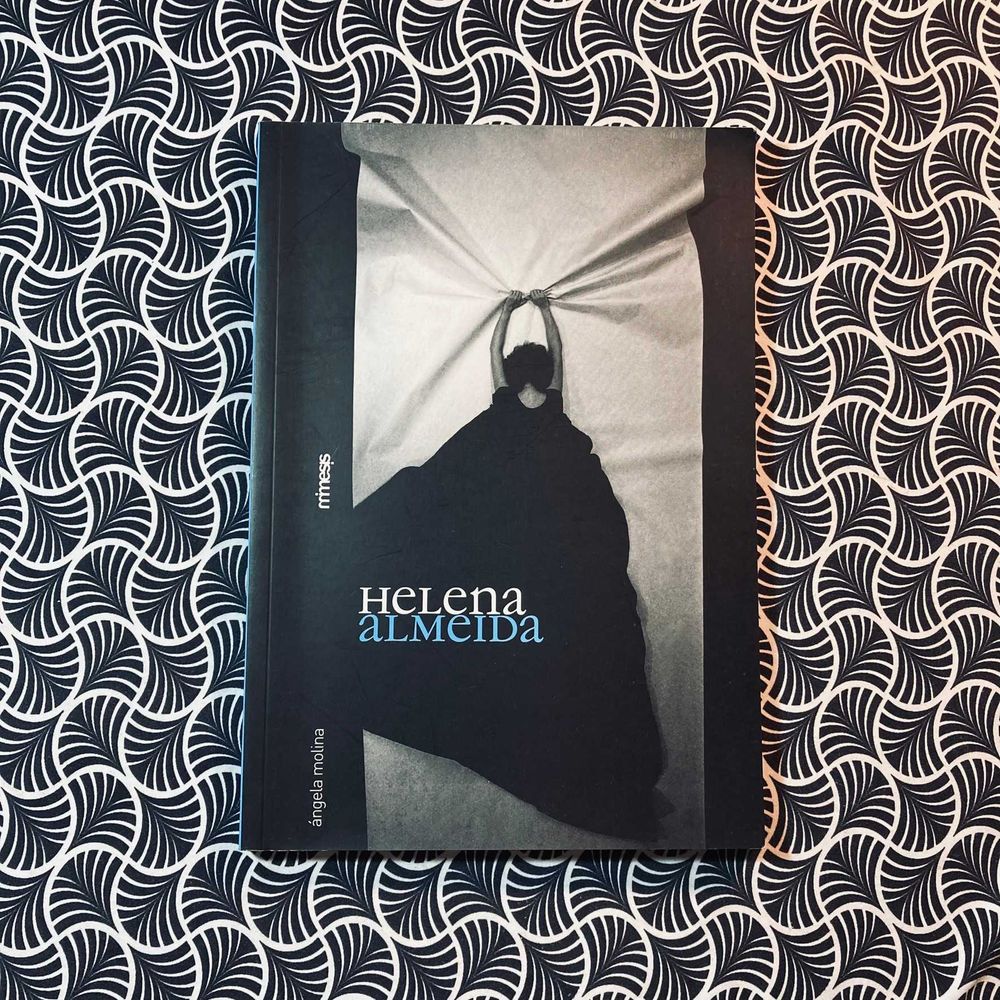 Helena Almeida: Aprender a Ver / Learning to See - Ángela Molina